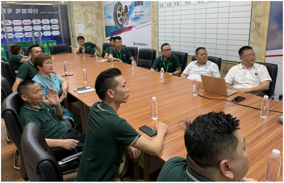 三只兔總裁韓軍一行蒞臨雷諾瓷磚膠參觀考察，初步達(dá)成合作意向